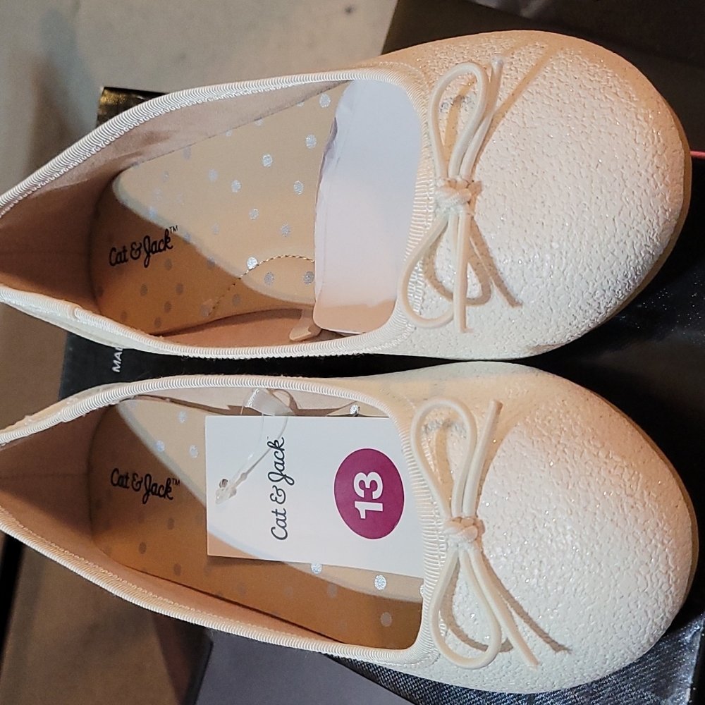 Lil girls sparkly  dress shoe